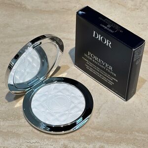 Dior Forever Nude Matte and Radiant Pressed Powder 00 Luminescent
